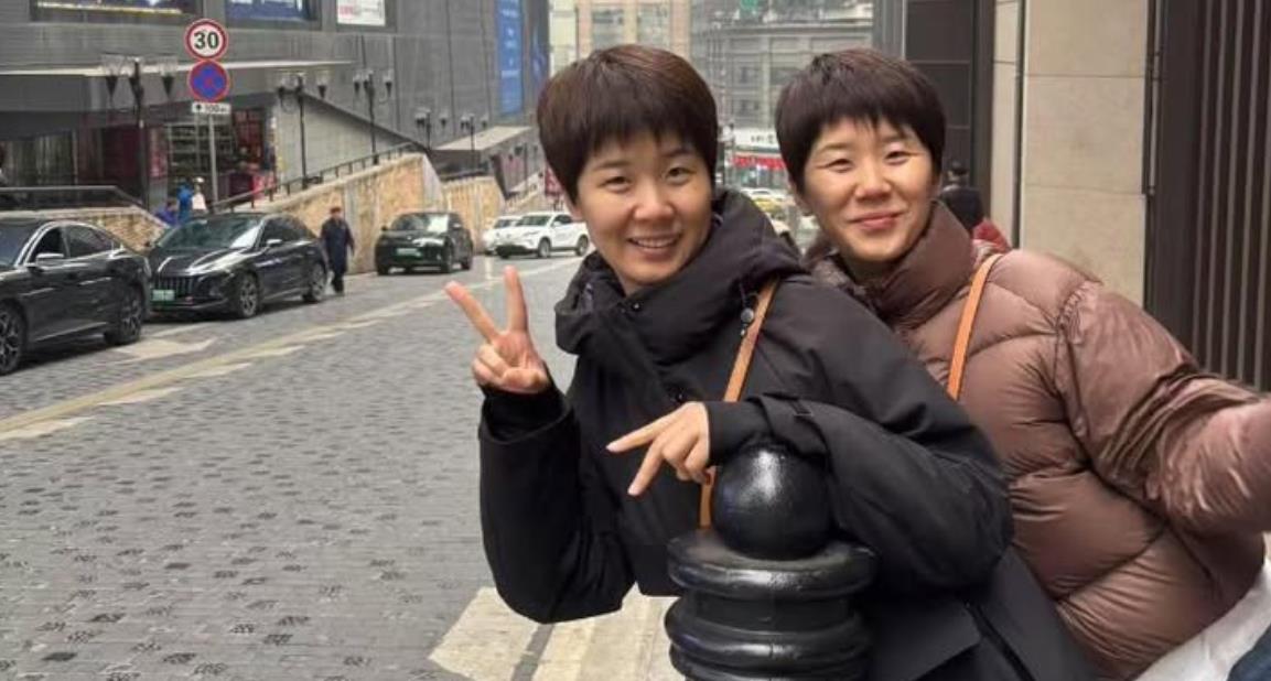 聚會遇見「和自己長一模一樣的人」！連興趣都像成為閨蜜　一年後「突然想到要驗DNA」結果傻了